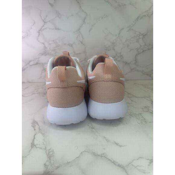 New Nike Roshe One Womens Sneakers Size 8 Lightweight Walking Casual Streetwear - Picture 3 of 5